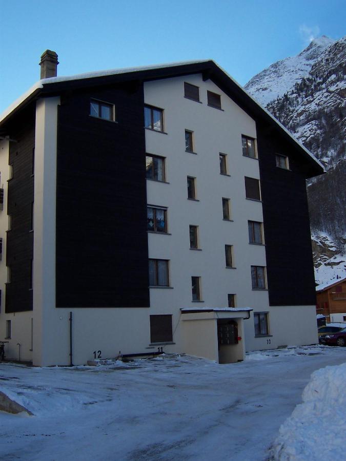 Modern Taesch Apartment With Free Parking Exteriér fotografie