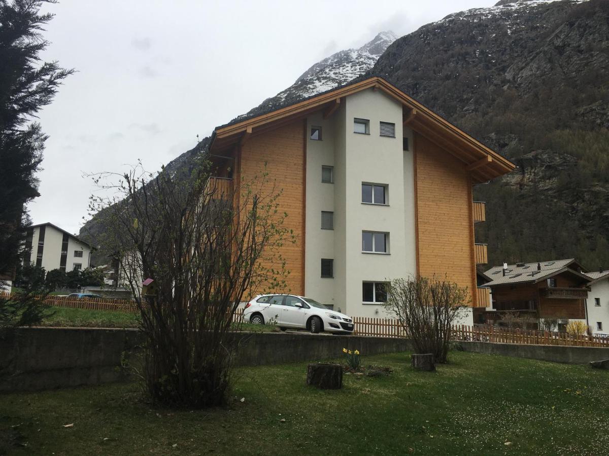Modern Taesch Apartment With Free Parking Exteriér fotografie